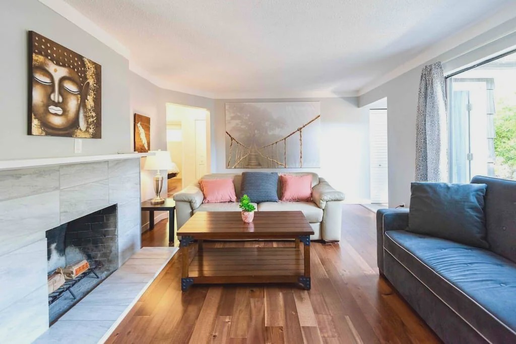 Photo of Livingroom in Saanich East