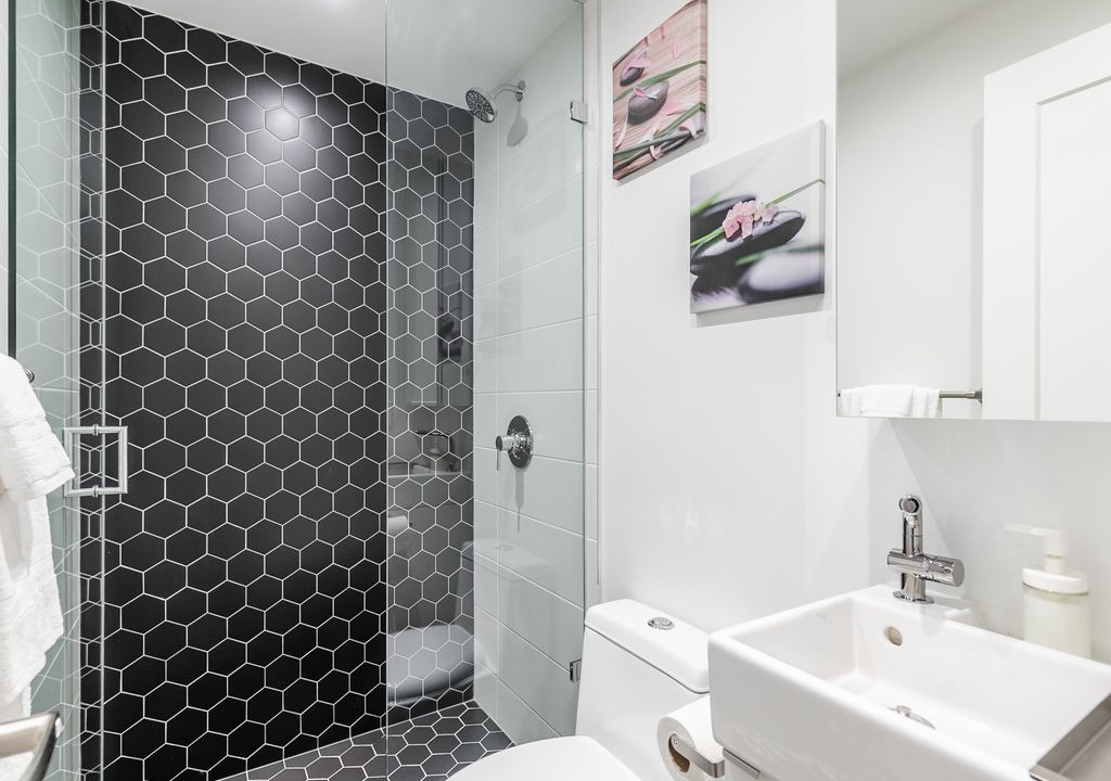 Photo of Bathroom in High Park-Swansea
