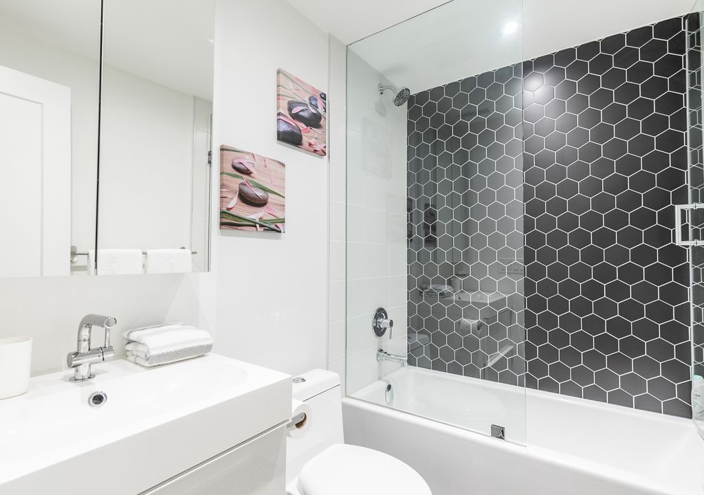 Photo of Bathroom in High Park-Swansea