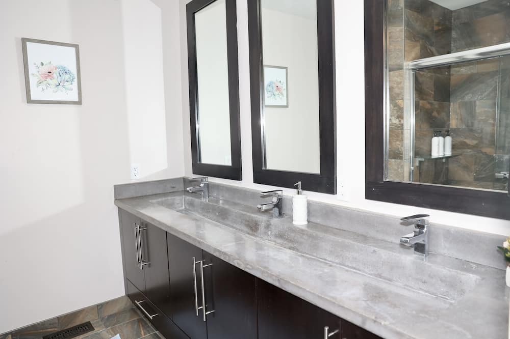Photo of Bathroom in Middlesex Centre