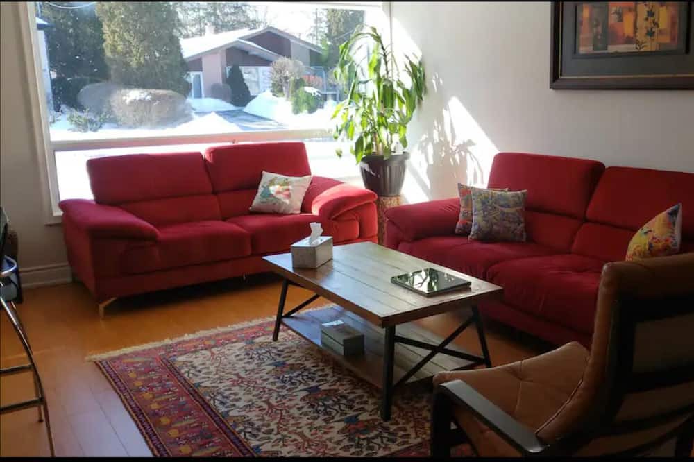 Photo of Livingroom in Aurora