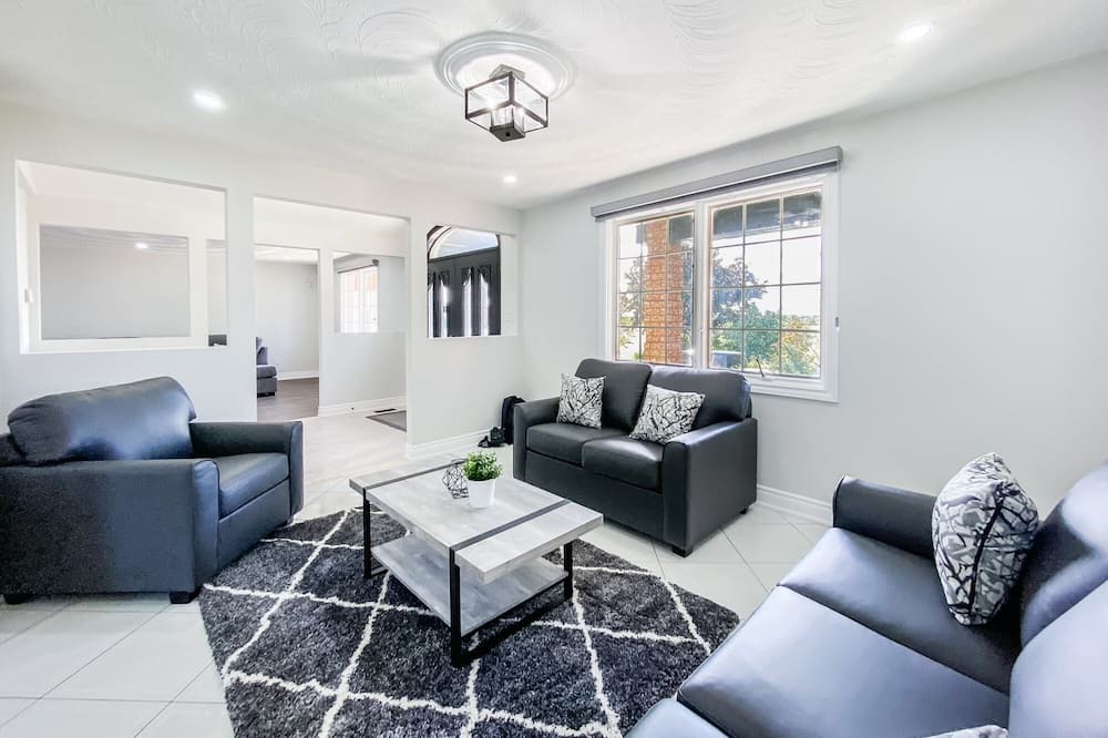 Photo of Livingroom in Hamilton