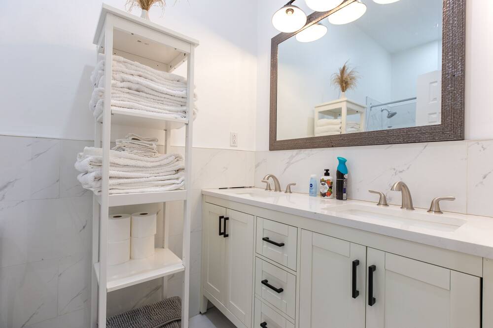 Photo of Bathroom in Cote-Saint-Paul