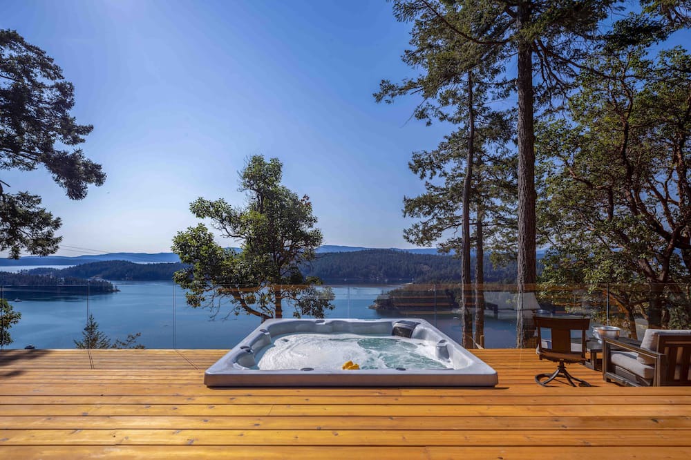 Photo of Others in Galiano
