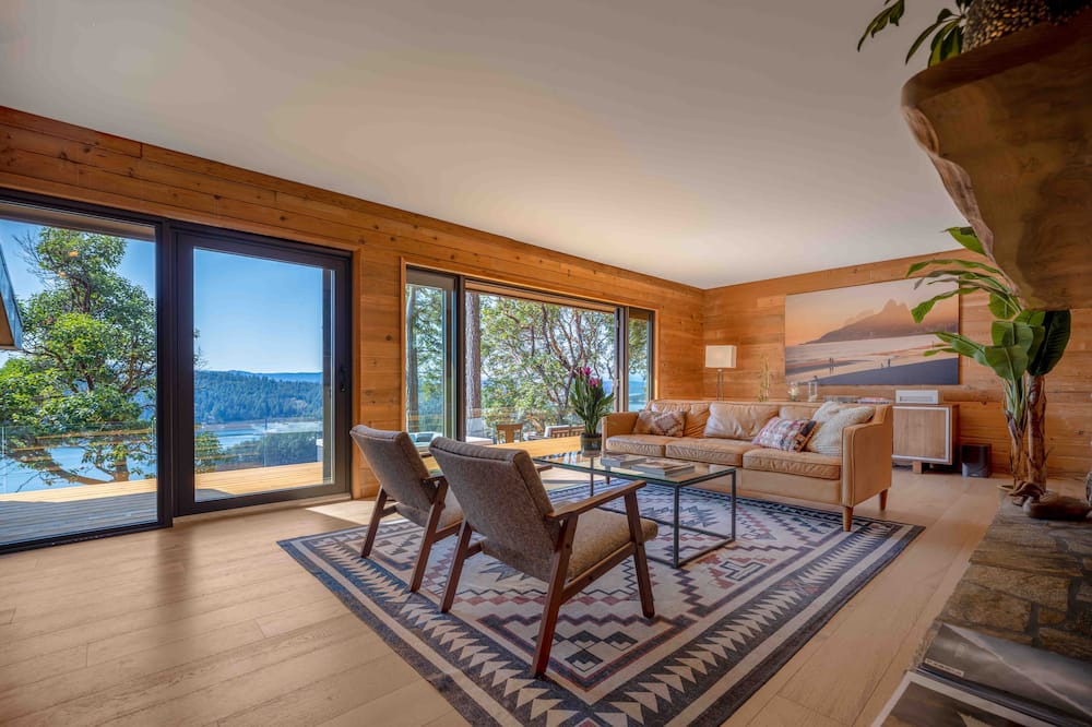 Photo of Livingroom in Galiano