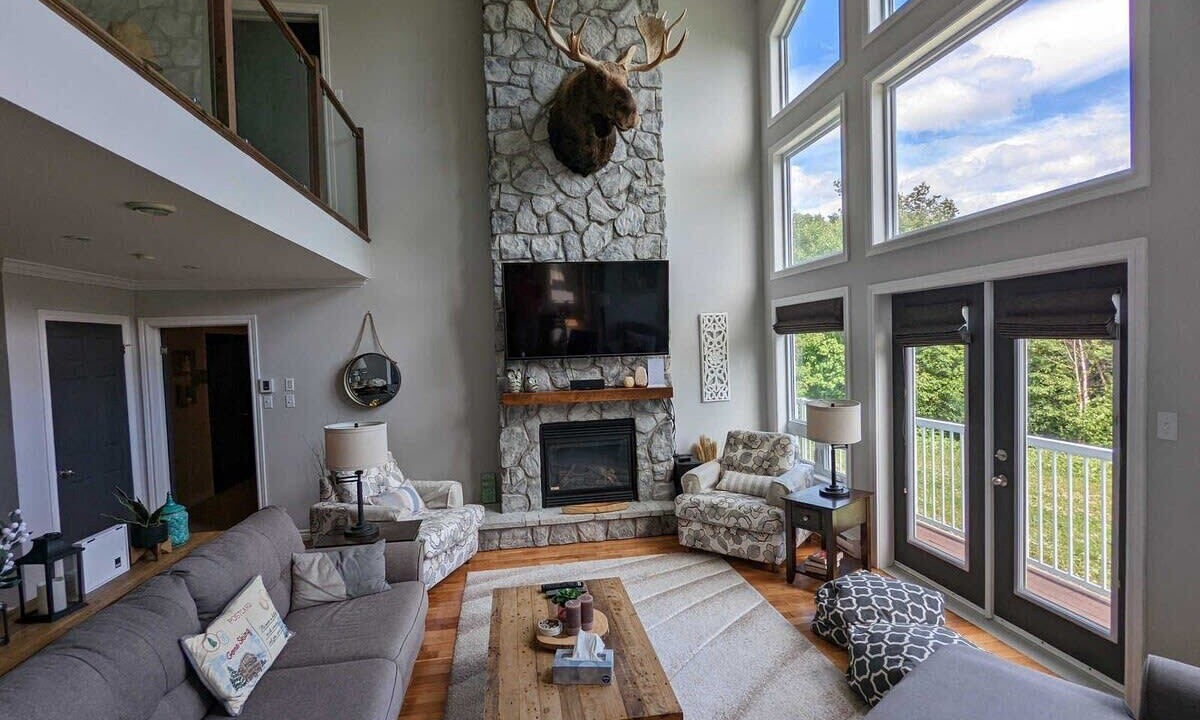 Photo of Livingroom in Little Rapids