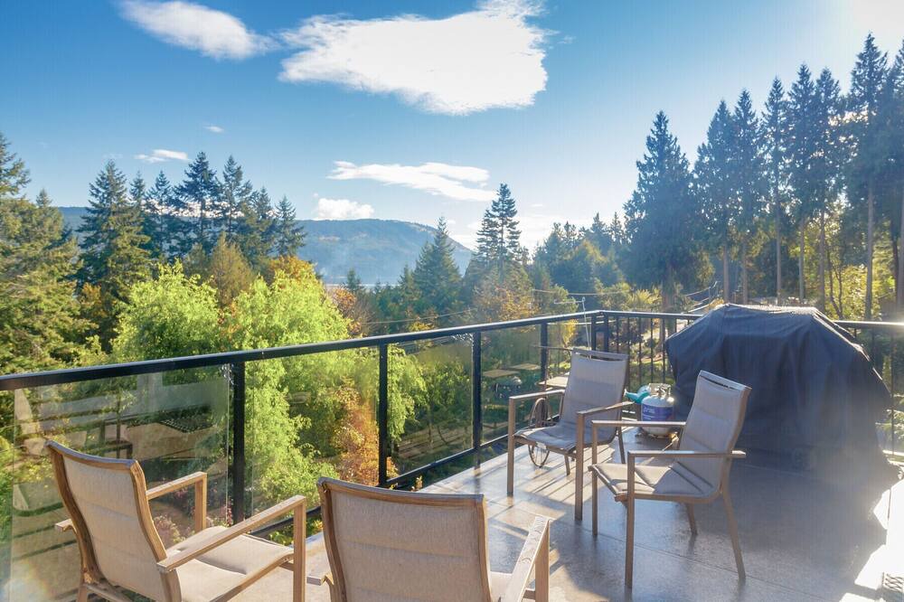 Photo of Patio Balcony in Cowichan Bay