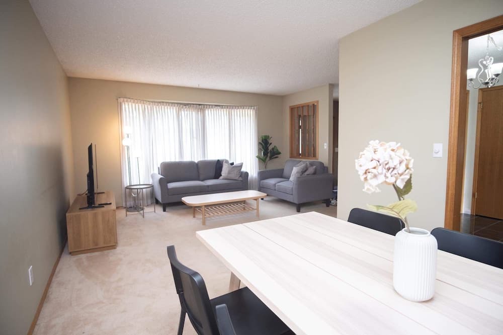 Photo of Livingroom in East Kildonan