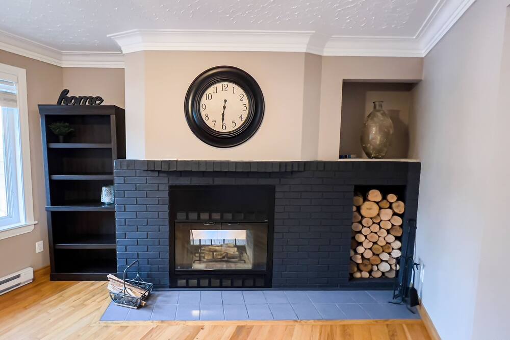 Photo of Livingroom in Bayside