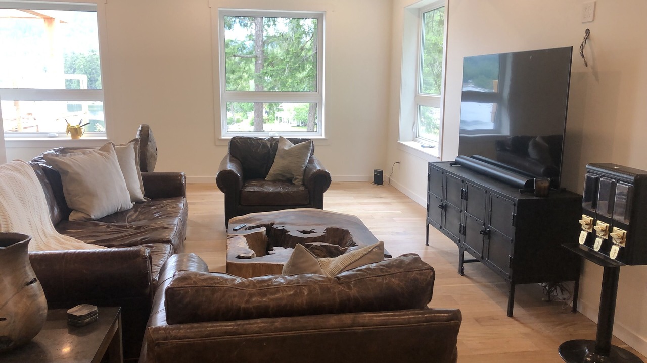 Photo of Livingroom in Madeira Park