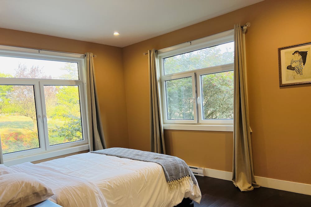Photo of Bedroom in Lower Sumas Mountain