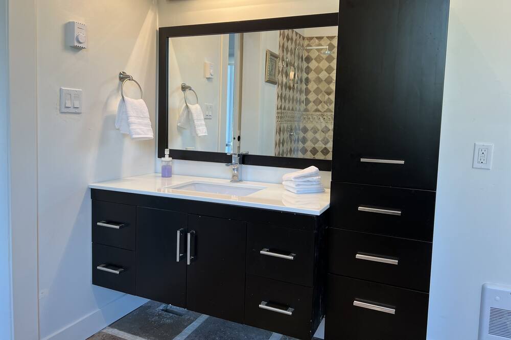Photo of Bathroom in Port Alberni