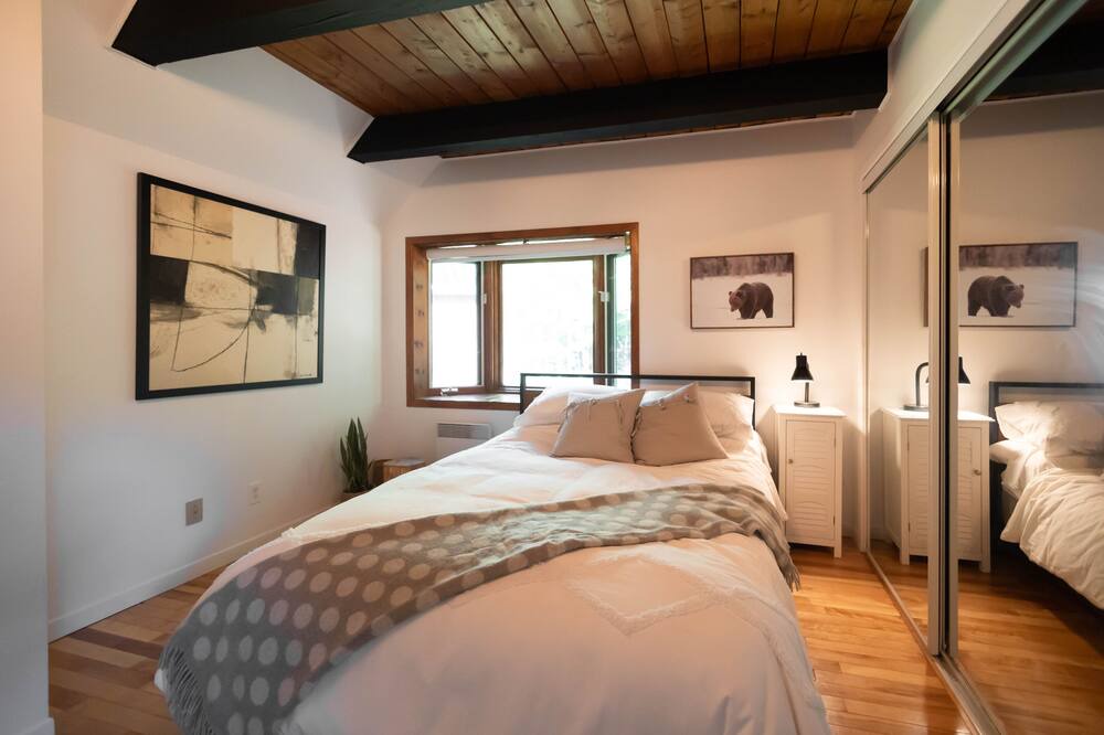Photo of Bedroom in Magog