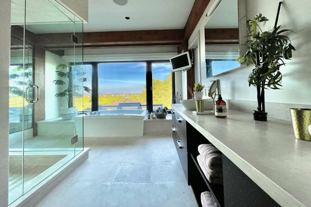 Photo of Bathroom in Delta