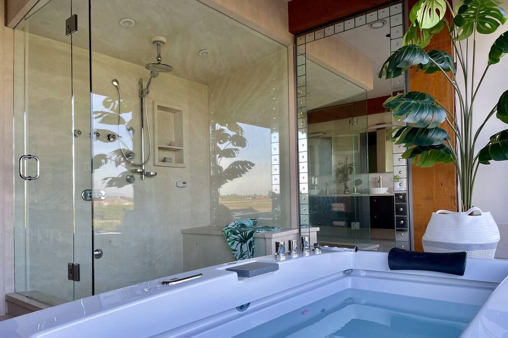 Photo of Bathroom in Delta