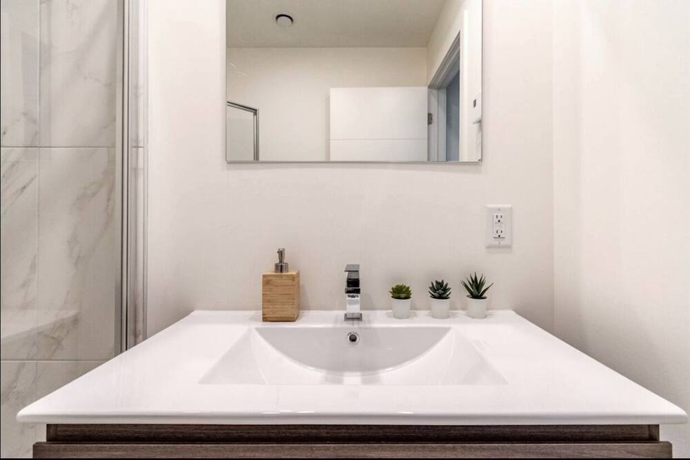 Photo of Bathroom in Terrebonne