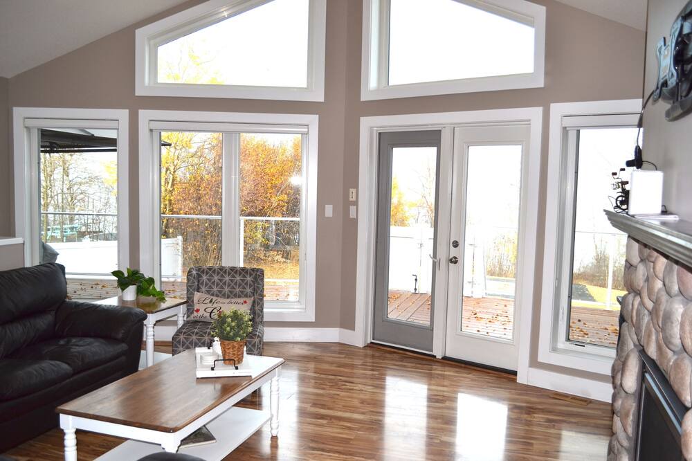 Photo of Livingroom in Rochon Sands