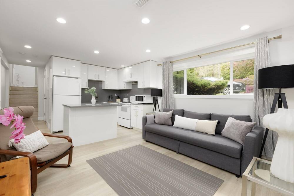 Photo of Bedroom in District of North Vancouver