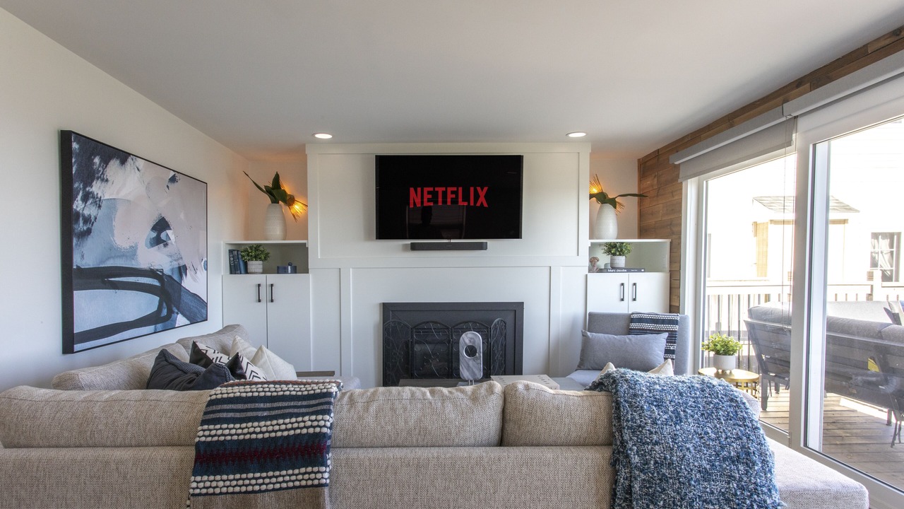 Photo of Livingroom in Town of Essex
