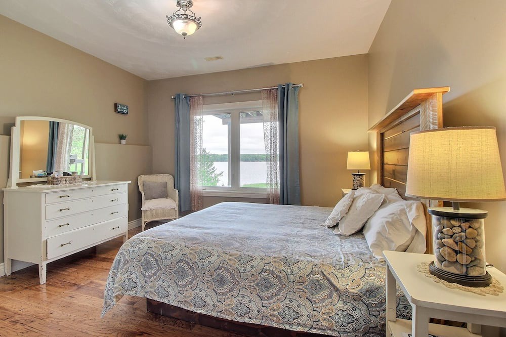 Photo of Bedroom in Twin Bay