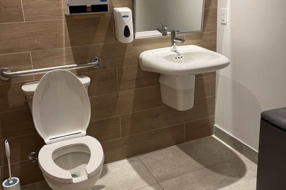 Photo of Bathroom in Pointe-Saint-Charles