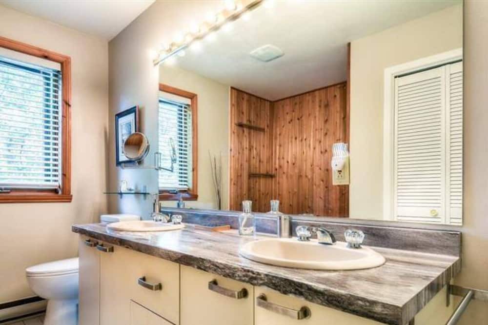 Photo of Bathroom in Piedmont