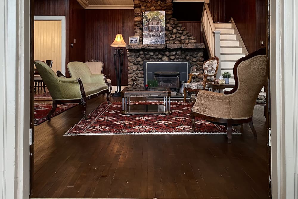 Photo of Livingroom in Orillia
