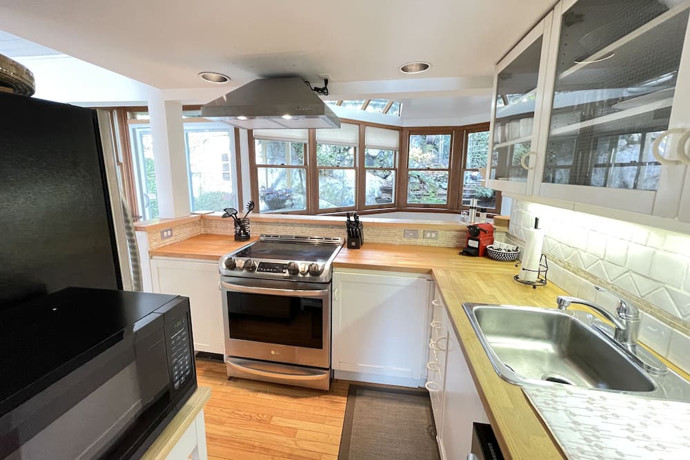 Photo of Kitchen in West Vancouver