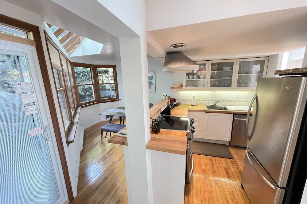 Photo of Kitchen in West Vancouver