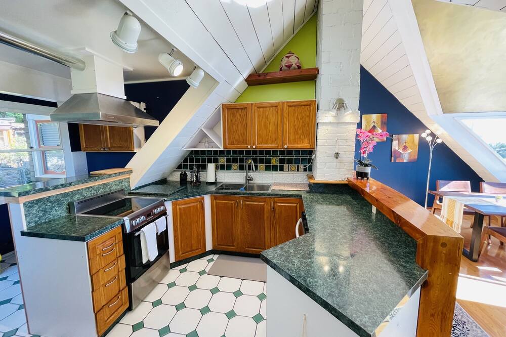 Photo of Kitchen in West Vancouver