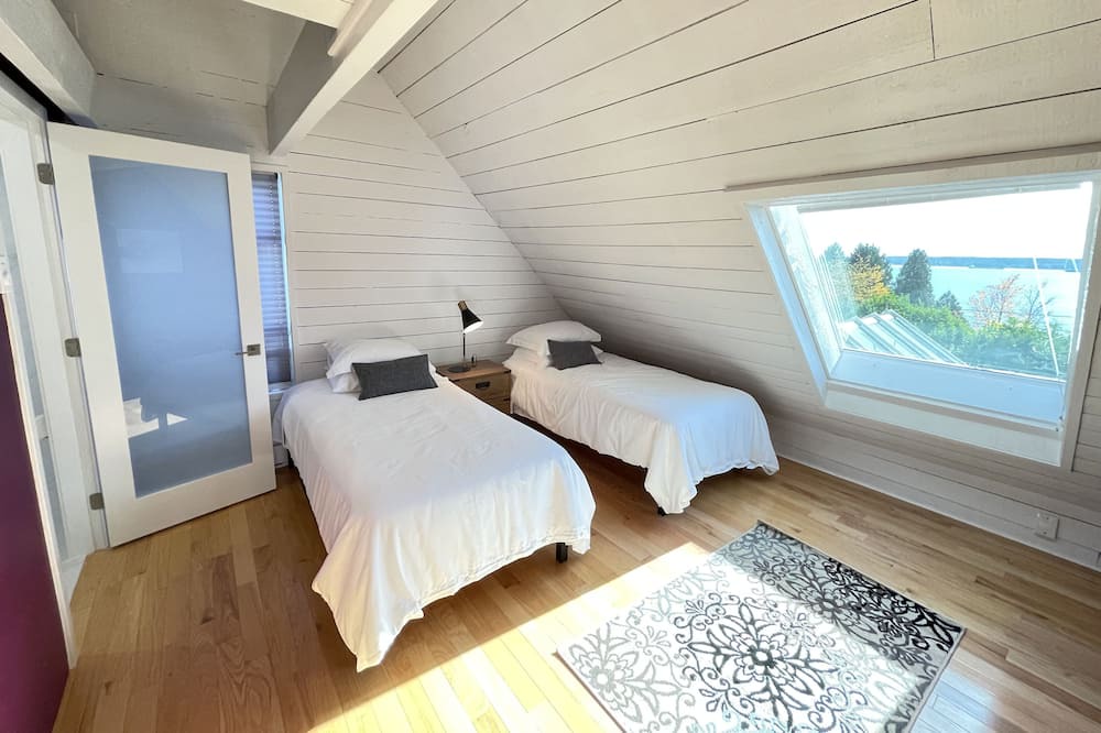 Photo of Bedroom in West Vancouver