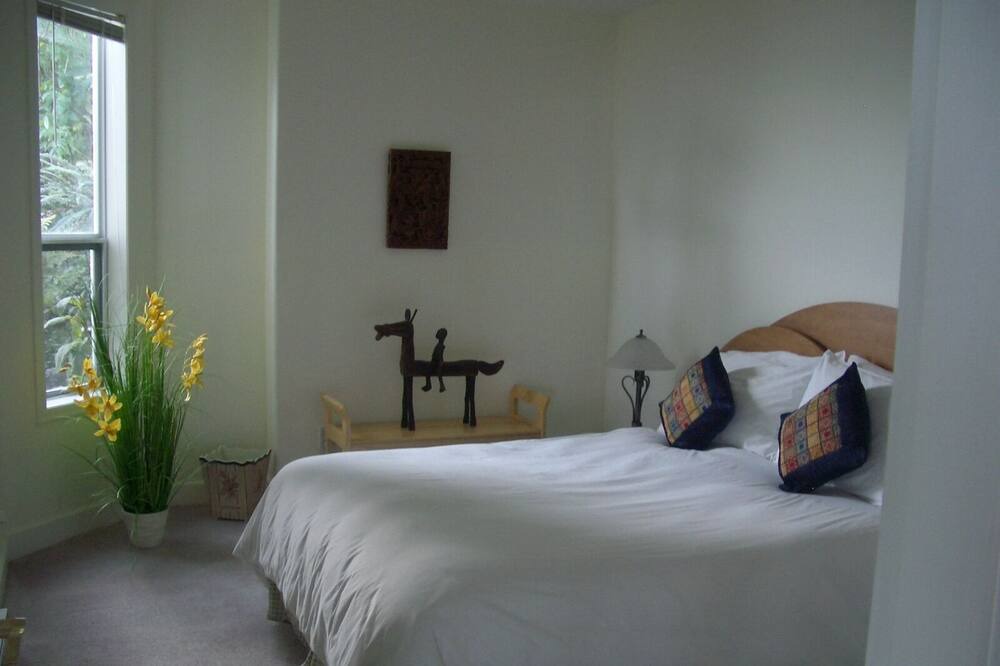 Photo of Bedroom in Otter Point