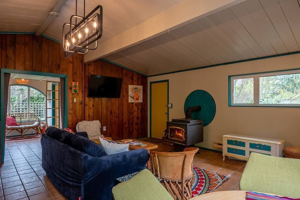 Photo of Livingroom in Sechelt