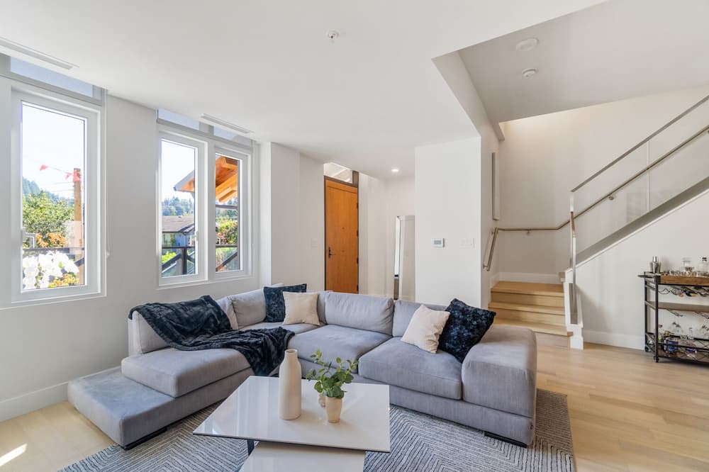 Photo of Livingroom in Horseshoe Bay