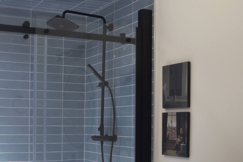 Photo of Bathroom in Division No. 11