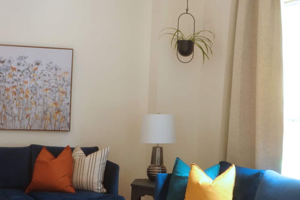Photo of Livingroom in Division No. 11