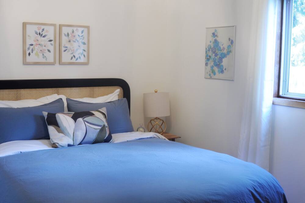 Photo of Bedroom in Division No. 11