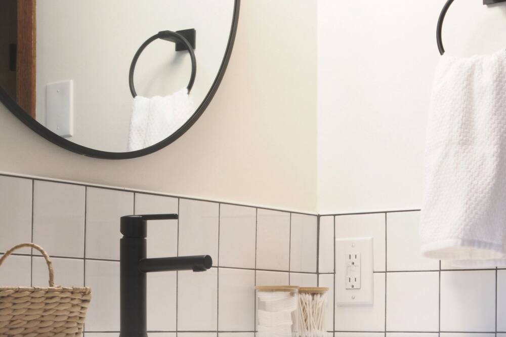 Photo of Bathroom in Division No. 11