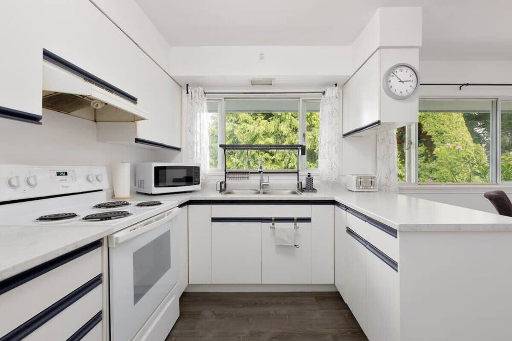 Photo of Kitchen in Departure Bay