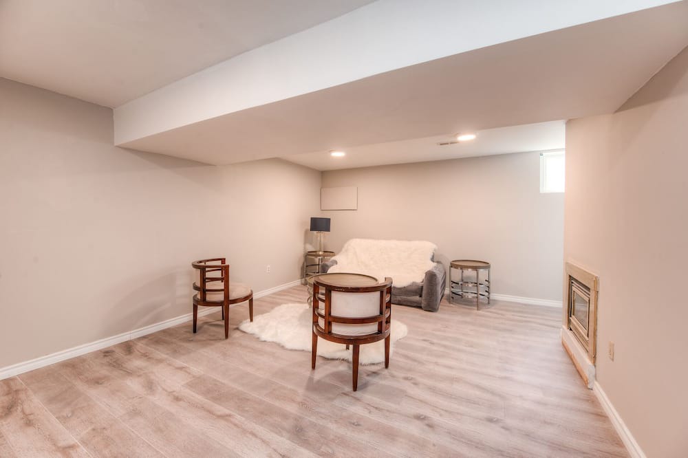 Photo of Livingroom in Victoria Hills