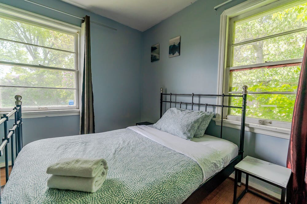 Photo of Bedroom in Whyte ave