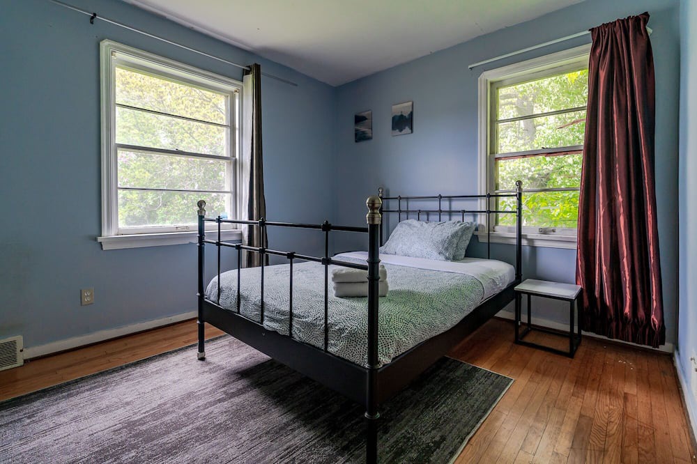 Photo of Bedroom in Whyte ave