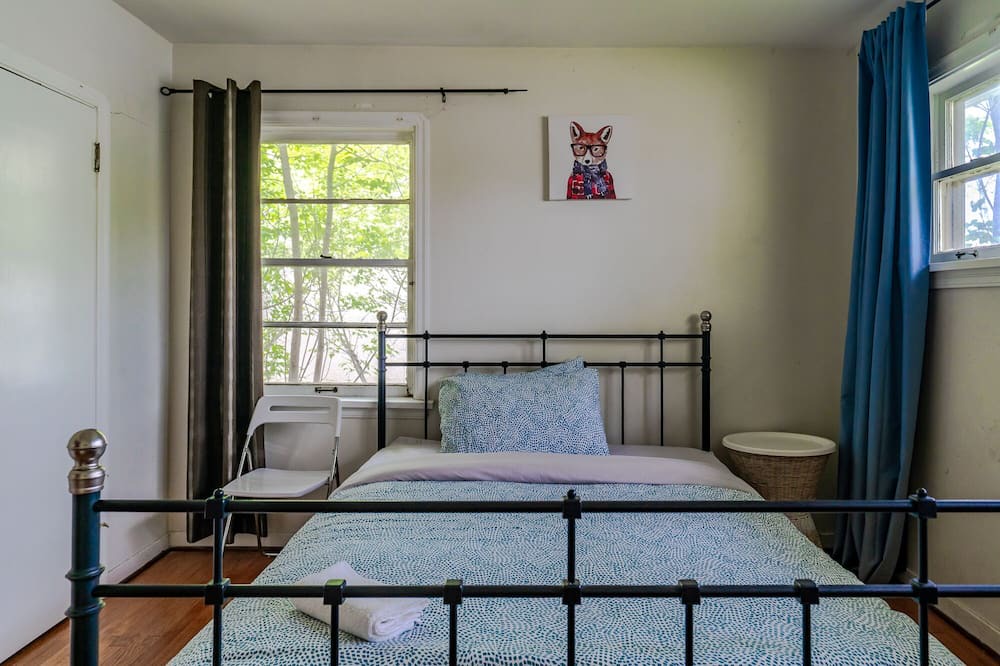 Photo of Bedroom in Whyte ave