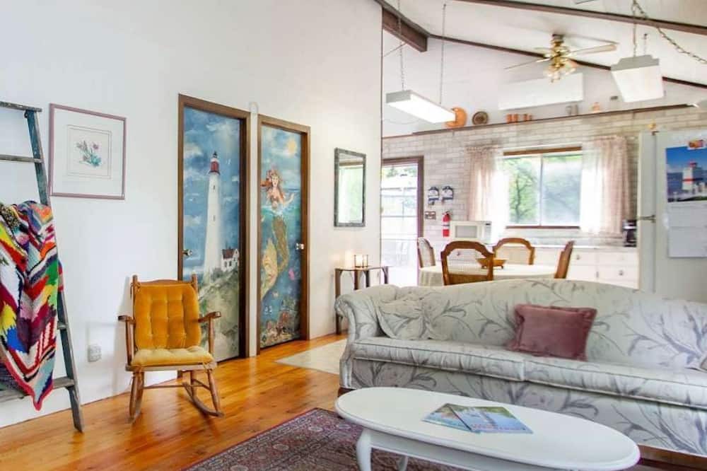 Photo of Livingroom in Huron-Kinloss