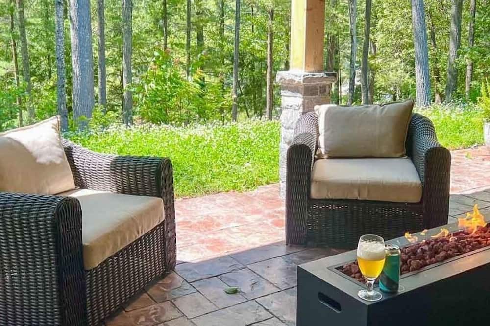 Photo of Patio Balcony in Kinmount