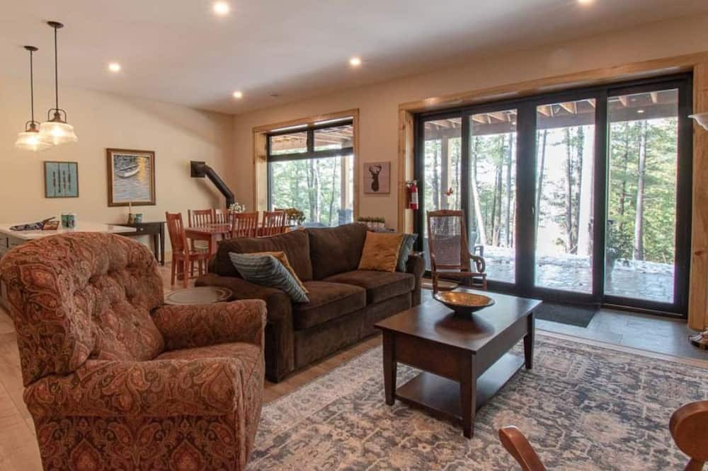 Photo of Livingroom in Kinmount