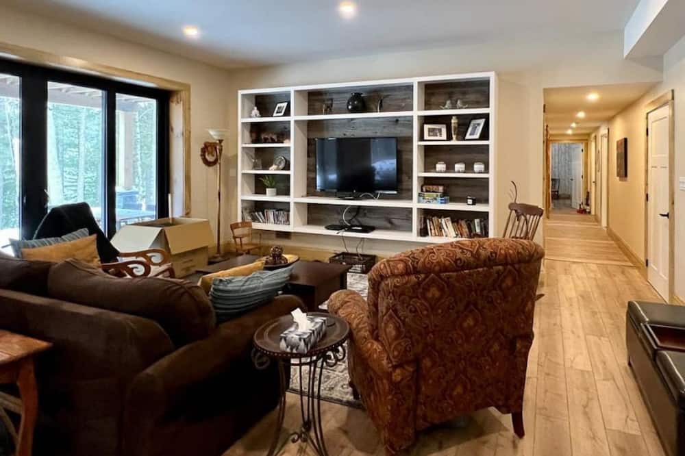 Photo of Livingroom in Kinmount