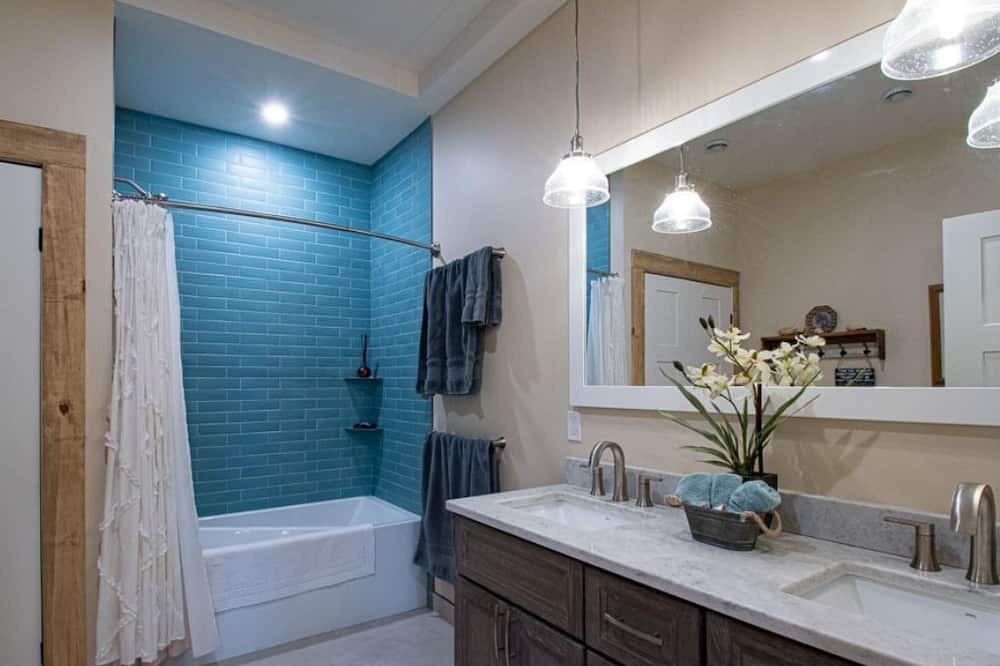 Photo of Bathroom in Kinmount