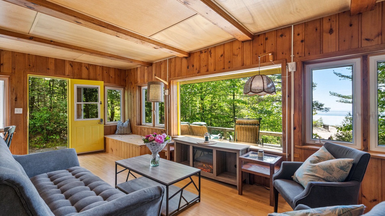 Photo of Livingroom in Wymbolwood Beach