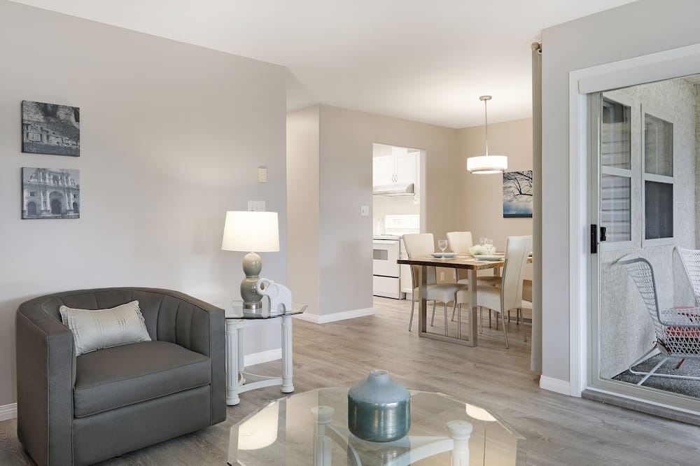 Photo of Livingroom in Courtenay